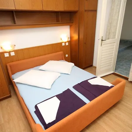 Pensionat And With Parking Space - 9128 Makarska