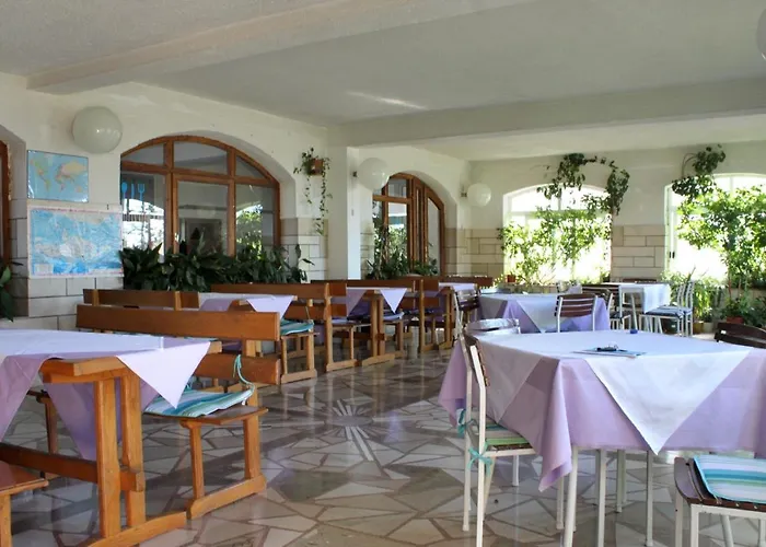 Guest house And With Parking Space - 9128 Makarska