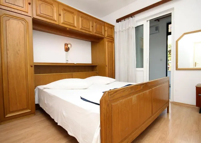 And With Parking Space - 9128 Makarska