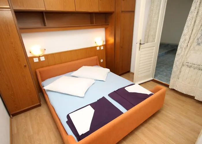 Guest house And With Parking Space - 9128 Makarska