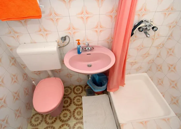 And With Parking Space - 9128 Guest house 3*