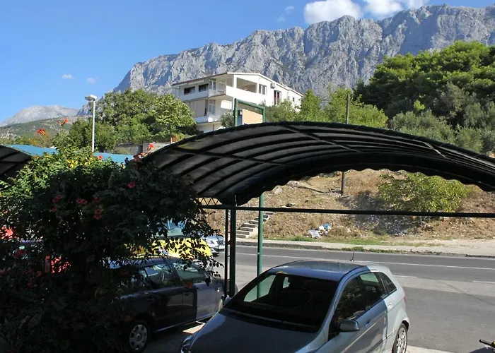 Guest house And With Parking Space - 9128