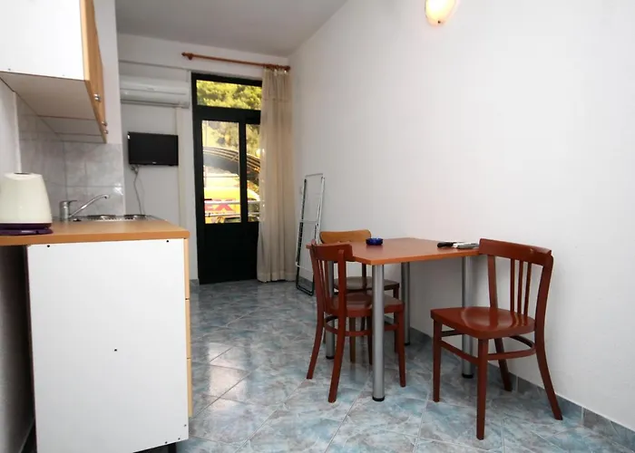 Guest house And With Parking Space - 9128