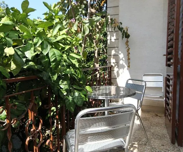 And With Parking Space - 9128 Guest house 3*