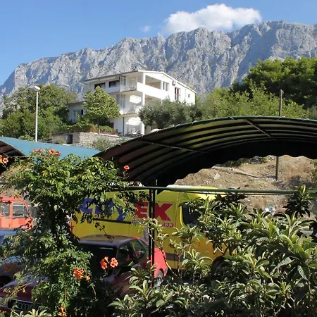 And With Parking Space - 9128 Πανσιόν