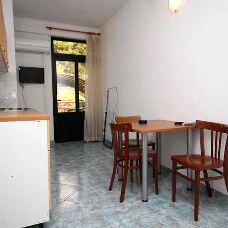 Vendégház And With Parking Space - 9128