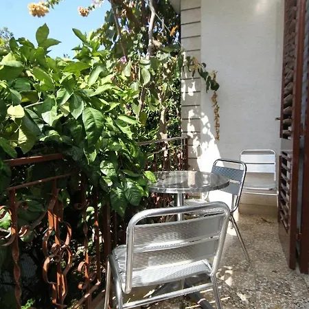 And With Parking Space - 9128 Guest house 3*