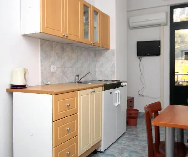 Πανσιόν And With Parking Space - 9128 3*