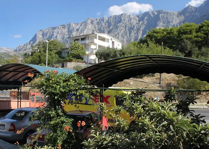 And With Parking Space - 9128 Гостьовий будинок