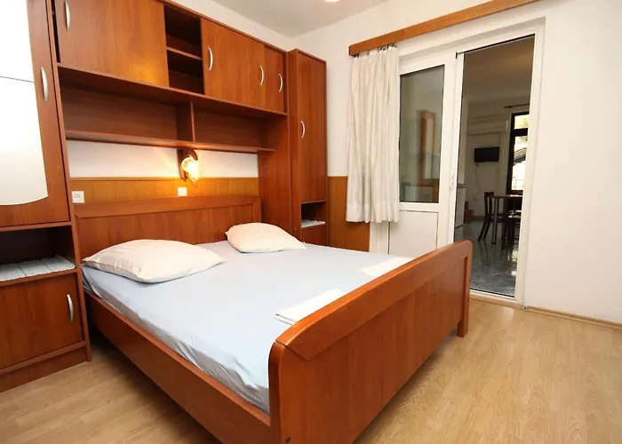 And With Parking Space - 9128 Gasthuis Makarska