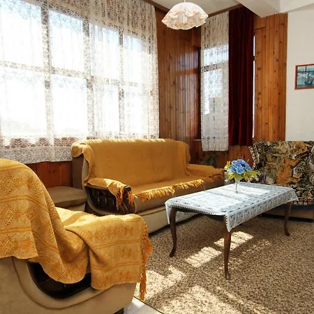 Gasthof And With Parking Space - 9128 Makarska